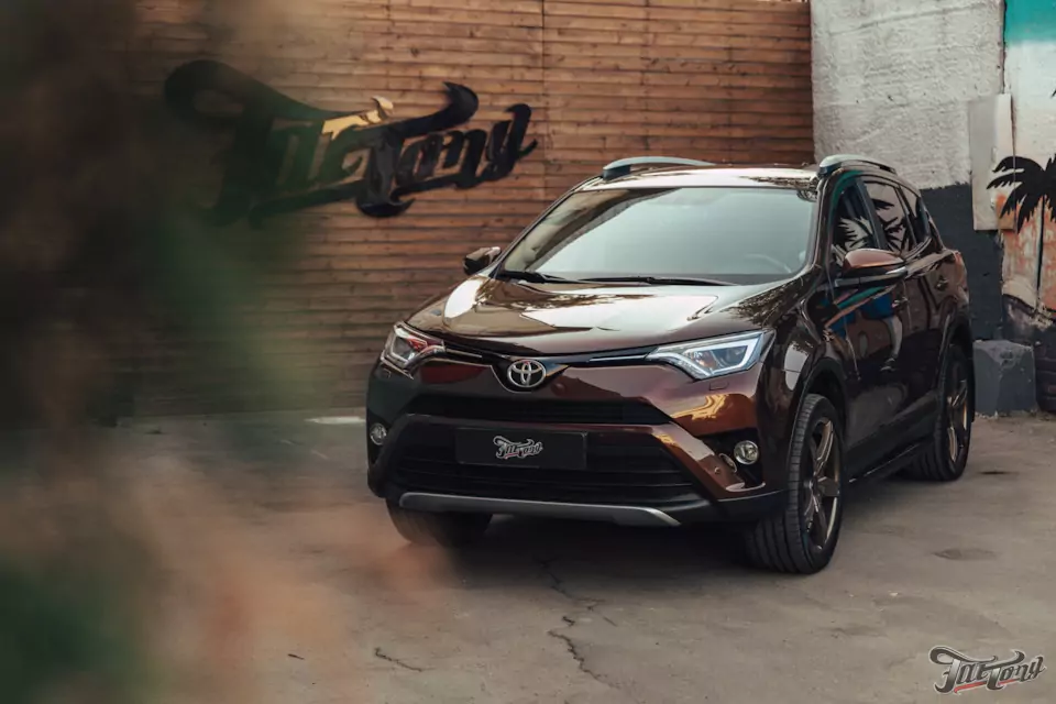 Предпродажная подготовка Toyota RAV4 в отделе детейлинга
